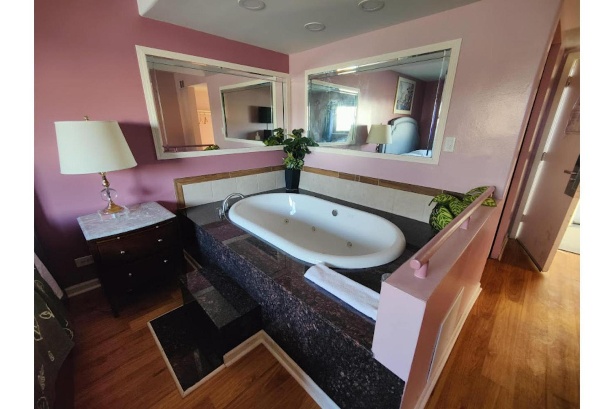 Oyo Hotel Edgebrook Chicago North Shore Екстериор снимка