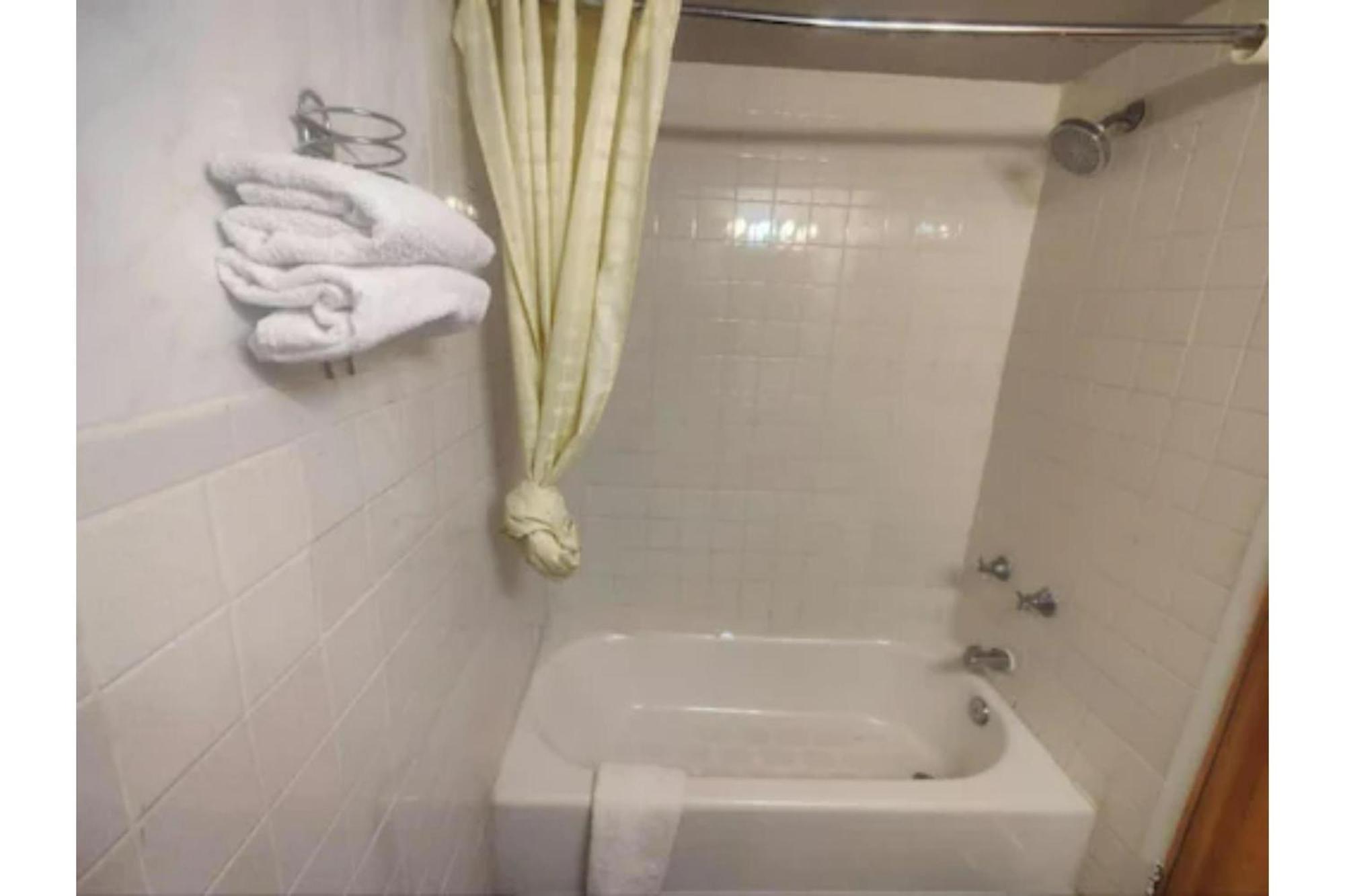Oyo Hotel Edgebrook Chicago North Shore Екстериор снимка